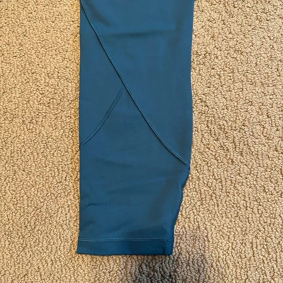 Lululemon In Movement Tight 25” - Picture 6 of 9